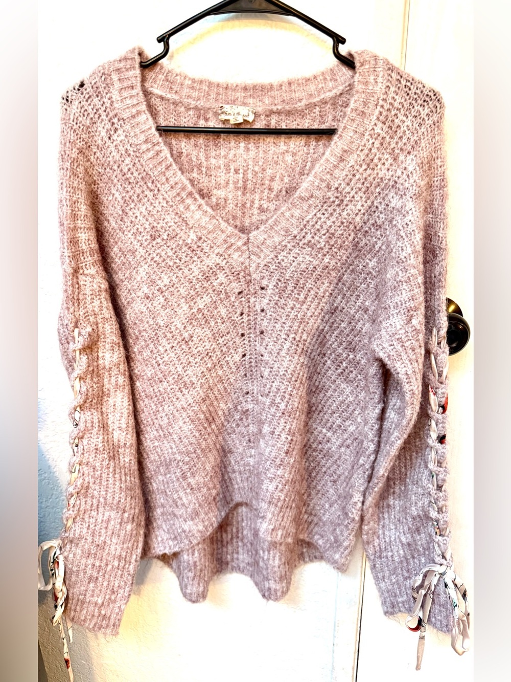V-Neck Lace-Up Sleeve Sweater in Dusty Pink Size Small